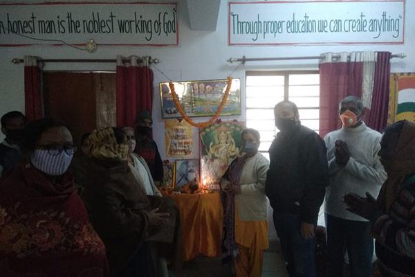 Maharshi Vidya Mandir Jhunsi, celebrated 150th Birthday Anniversary of His Divinity Gurudev Shri Swami Brahmanand Saraswati Ji .The celebration commenced with Special Shri Guru Parampara Poojan and followed by lighting of lamp by Principal.